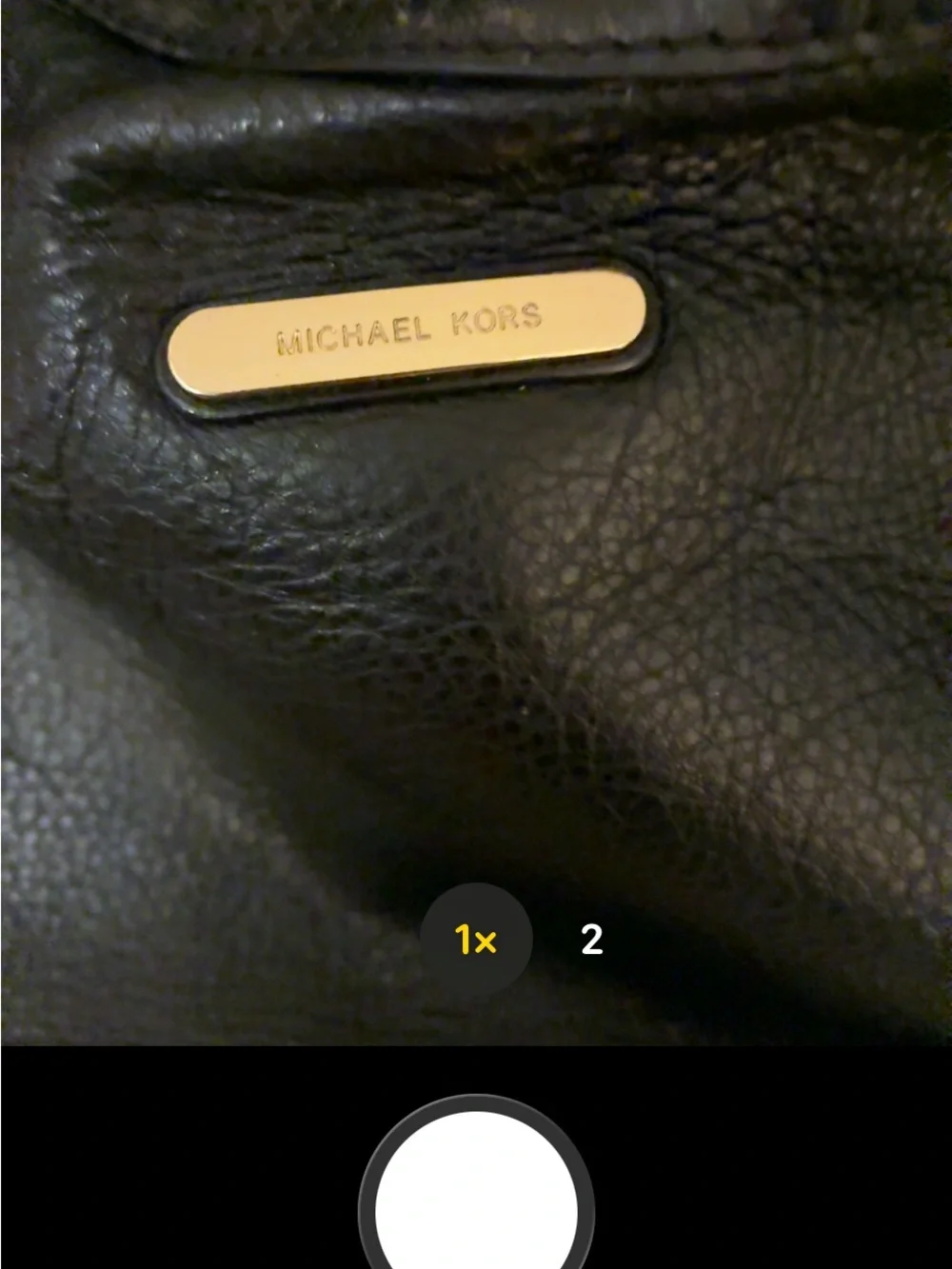 MICHEAL KORS BLACK LEATHER POCKET BOOK.
